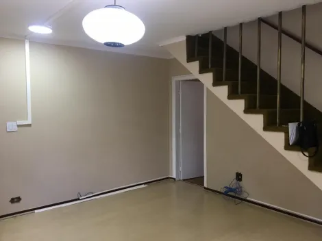Sobrado Santa Paula - 3 dormit�rios, sala, cozinha planejada, wc social, �rea de servi�o, wc empregada e 2 vagas.