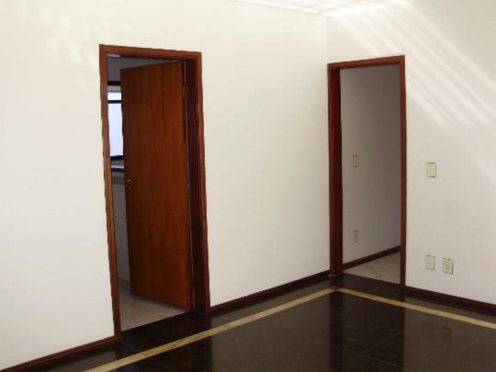 Alugar Apartamento / Padr&atilde;o em Ribeir&atilde;o Preto R$ 1.700,00 - Foto 3