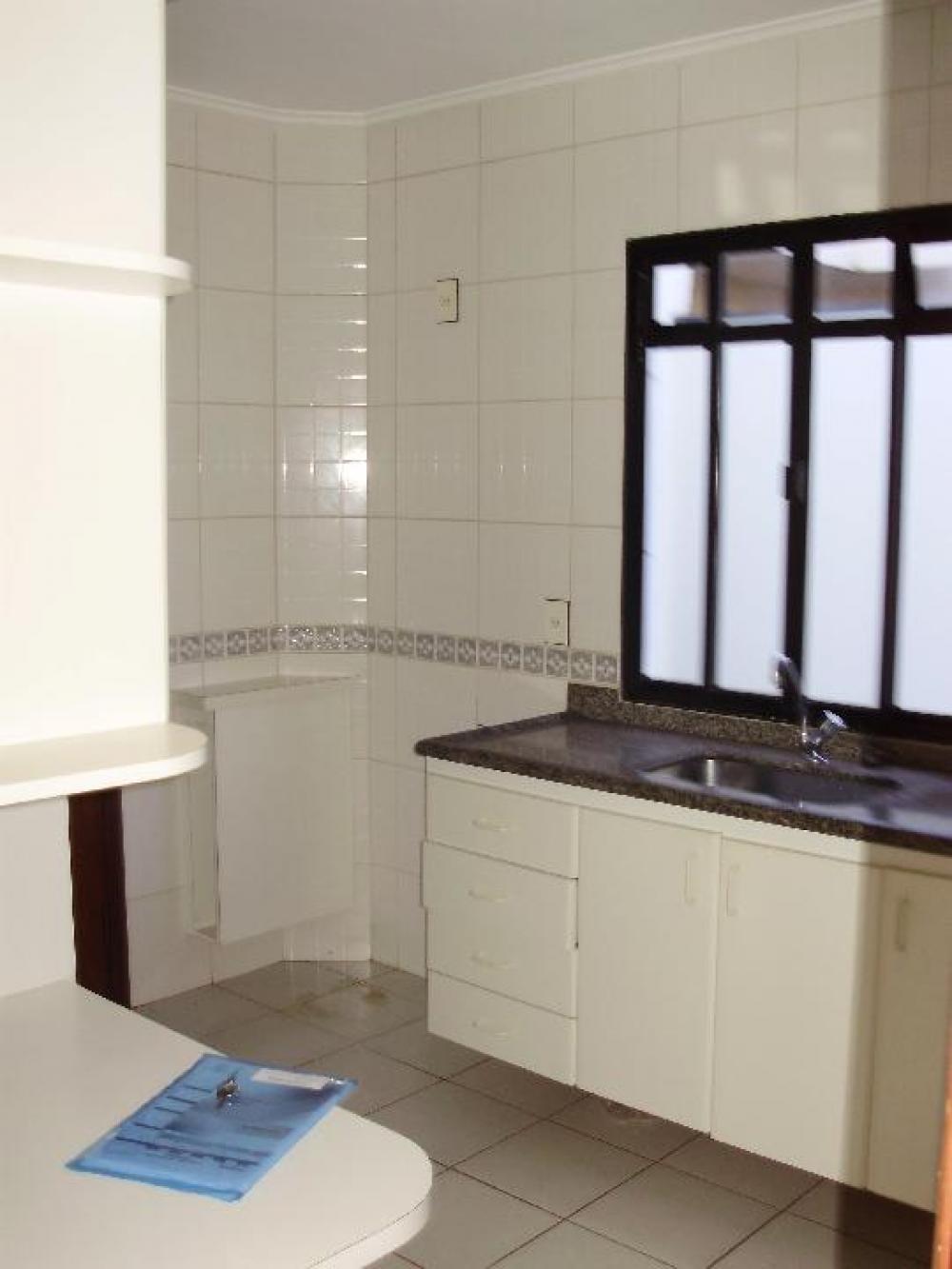 Alugar Apartamento / Padr&atilde;o em Ribeir&atilde;o Preto R$ 1.700,00 - Foto 5