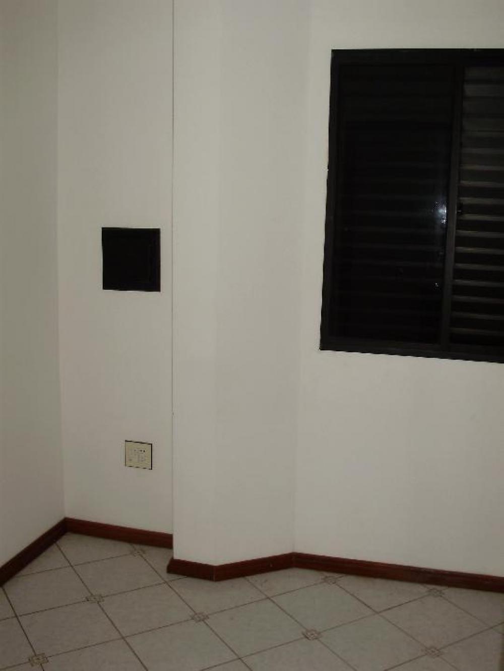 Alugar Apartamento / Padr&atilde;o em Ribeir&atilde;o Preto R$ 1.700,00 - Foto 8