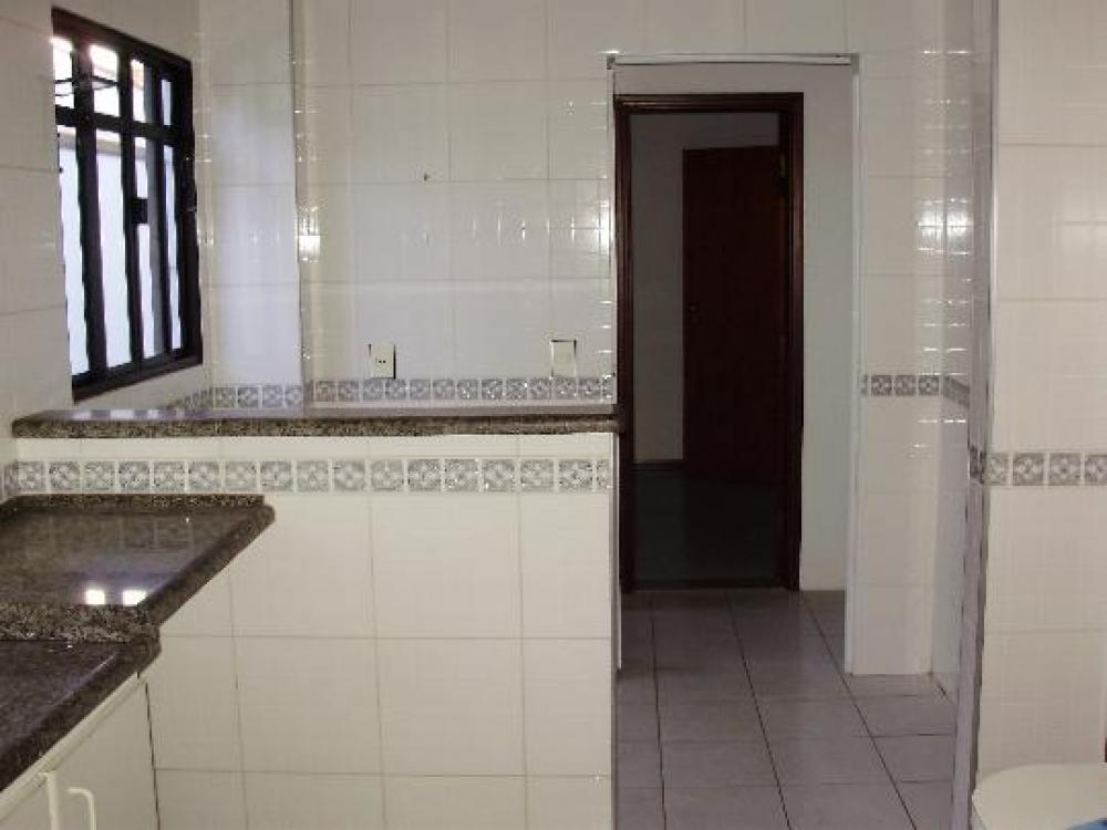 Alugar Apartamento / Padr&atilde;o em Ribeir&atilde;o Preto R$ 1.700,00 - Foto 14