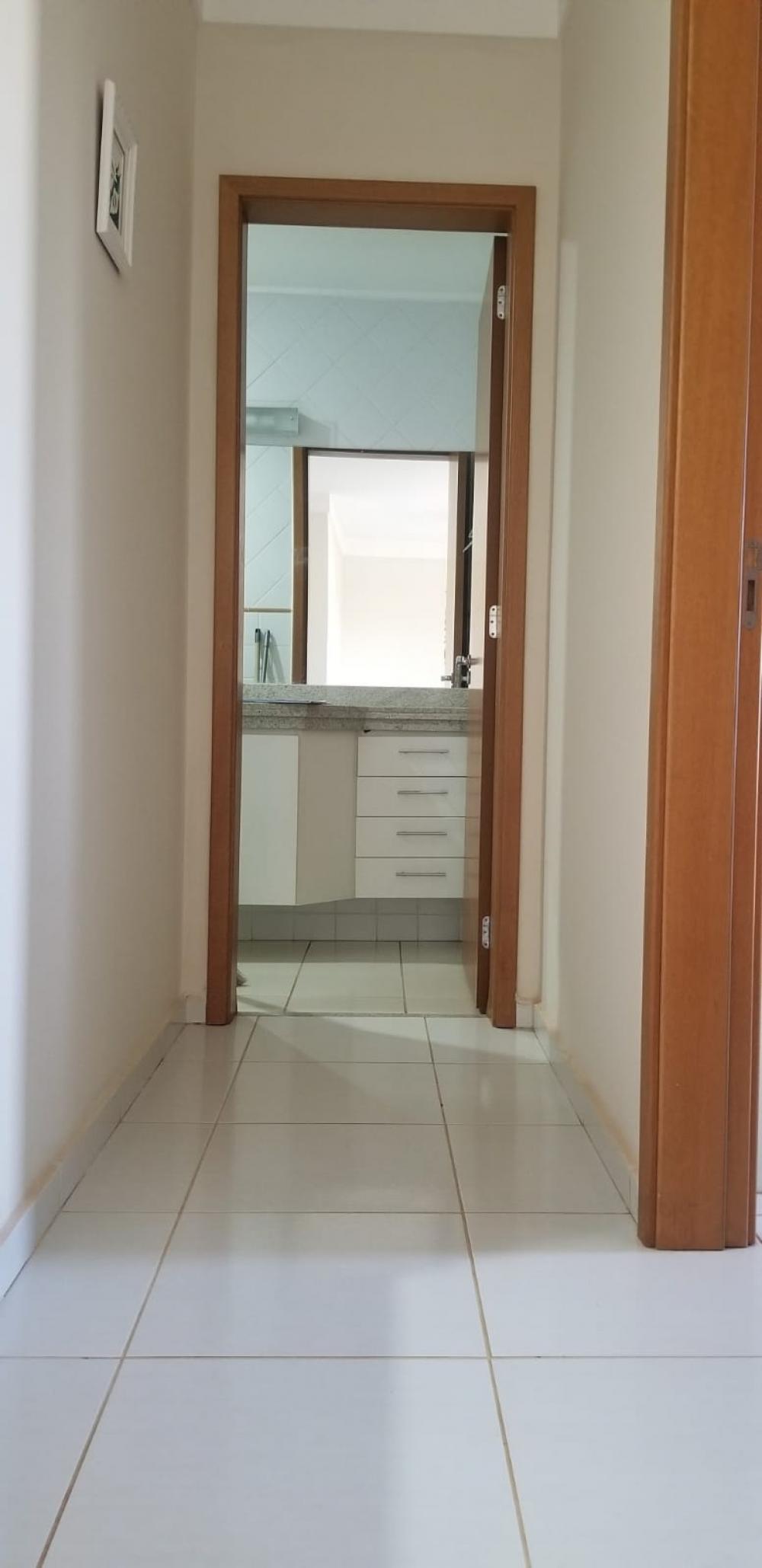 Alugar Apartamento / Padr&atilde;o em Ribeir&atilde;o Preto R$ 1.600,00 - Foto 3