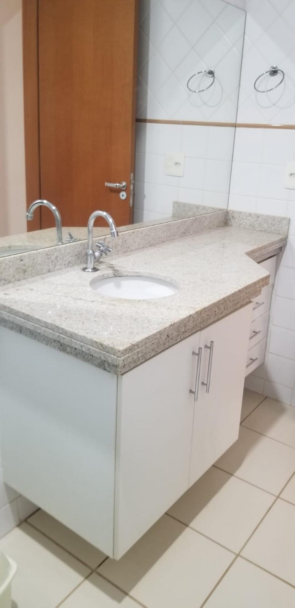 Alugar Apartamento / Padr&atilde;o em Ribeir&atilde;o Preto R$ 1.600,00 - Foto 5