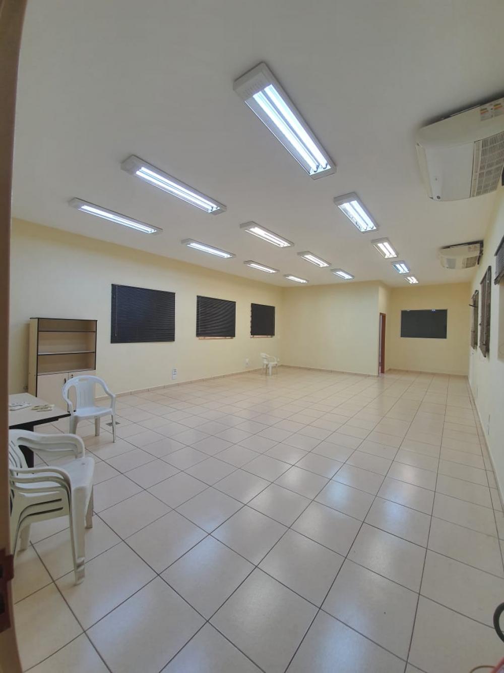 Alugar Comercial / Sal&atilde;o em Ribeir&atilde;o Preto R$ 4.000,00 - Foto 3