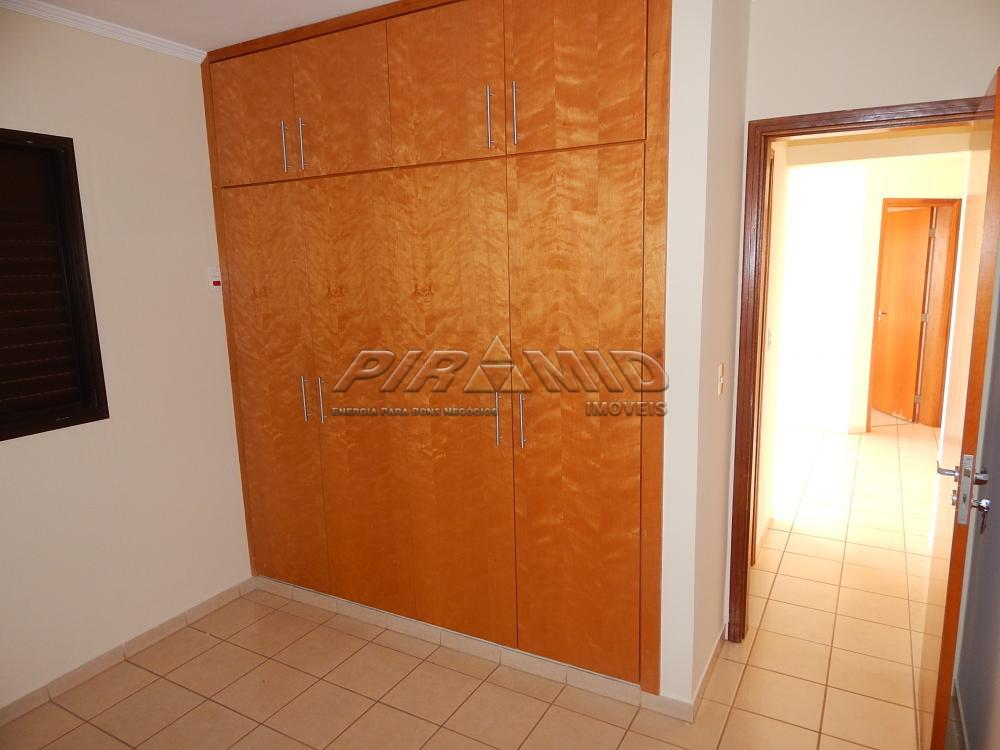 Alugar Apartamento / Padr&atilde;o em Ribeir&atilde;o Preto R$ 1.300,00 - Foto 4
