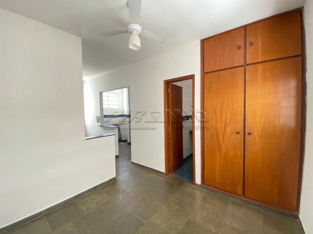 Alugar Apartamento / Padr&atilde;o em Ribeir&atilde;o Preto R$ 880,00 - Foto 4