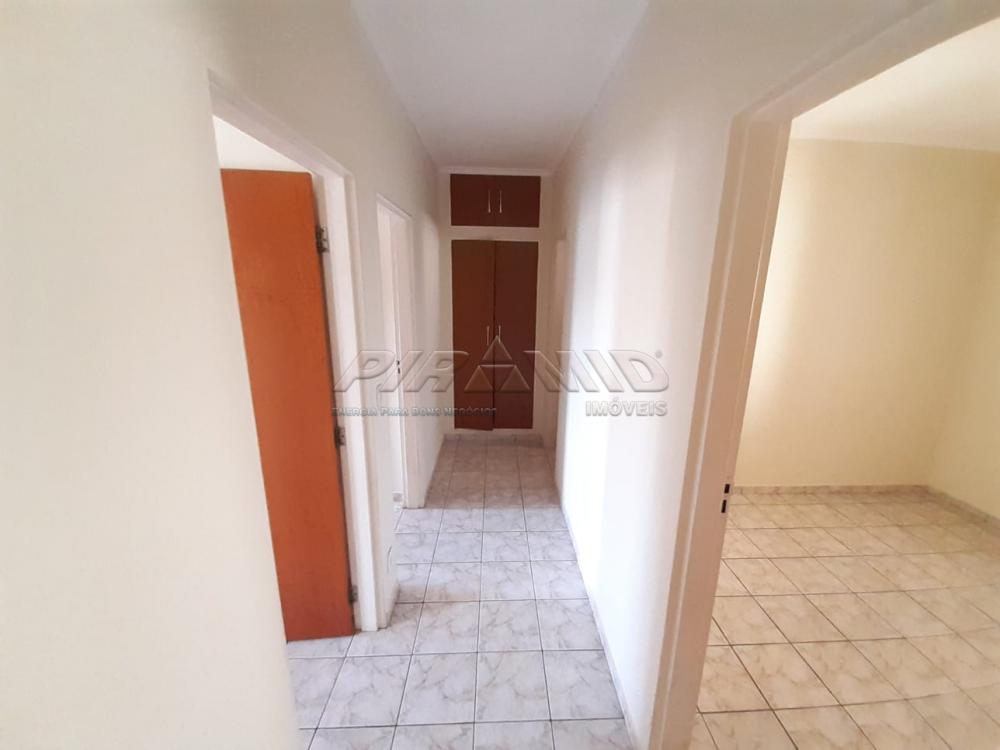 Alugar Apartamento / Padr&atilde;o em Ribeir&atilde;o Preto R$ 1.150,00 - Foto 3