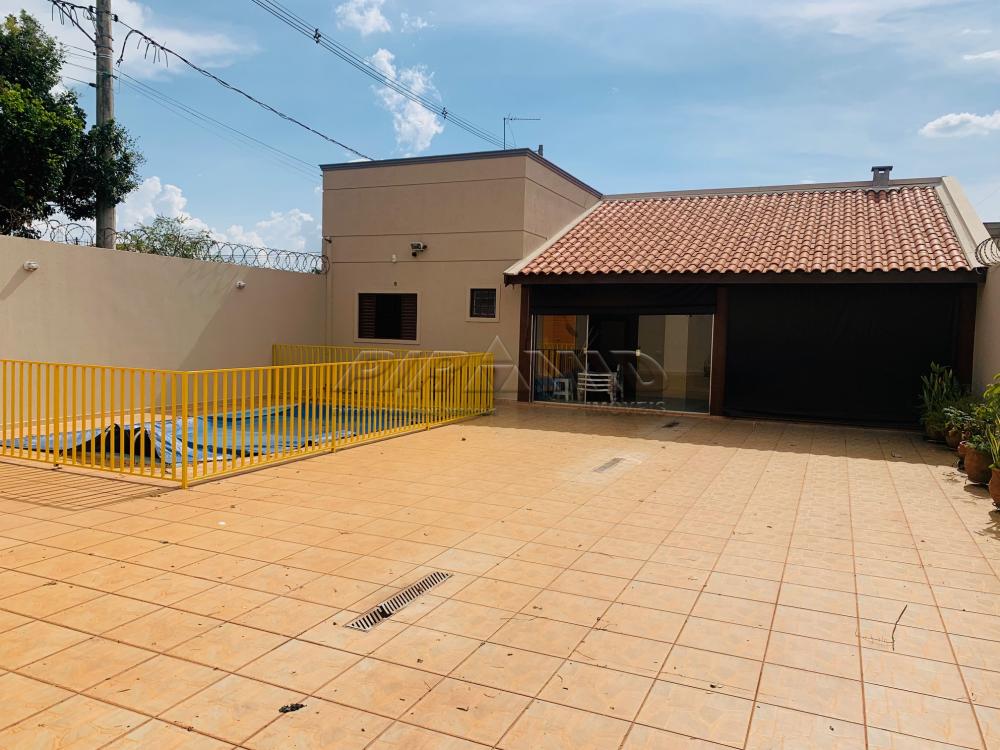 Alugar Casa / Padr&atilde;o em Ribeir&atilde;o Preto R$ 2.000,00 - Foto 1