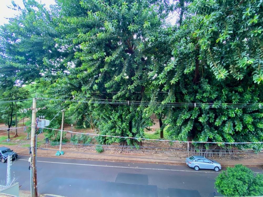 Alugar Apartamento / Padr&atilde;o em Ribeir&atilde;o Preto R$ 1.900,00 - Foto 4
