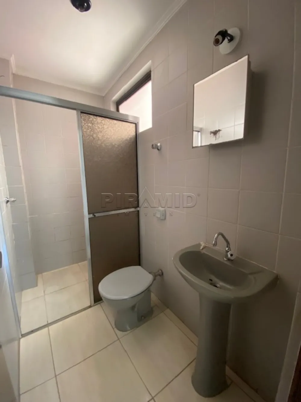 Alugar Apartamento / Padr&atilde;o em Ribeir&atilde;o Preto R$ 1.100,00 - Foto 5