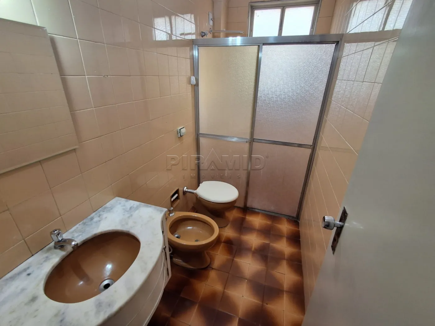 Alugar Apartamento / Padr&atilde;o em Ribeir&atilde;o Preto R$ 1.300,00 - Foto 4