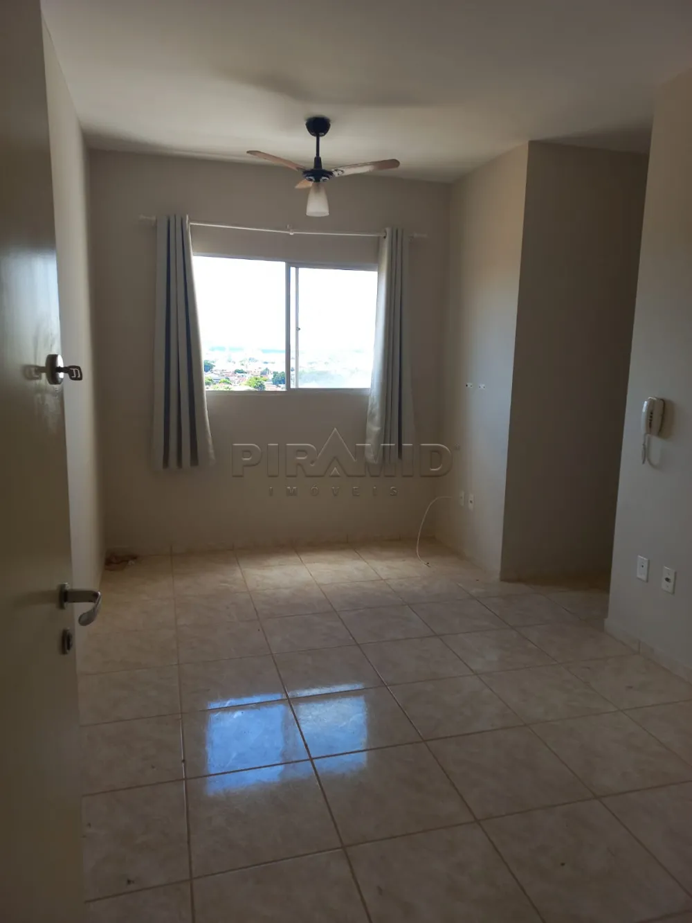 Alugar Apartamento / Padr&atilde;o em Ribeir&atilde;o Preto R$ 1.000,00 - Foto 1