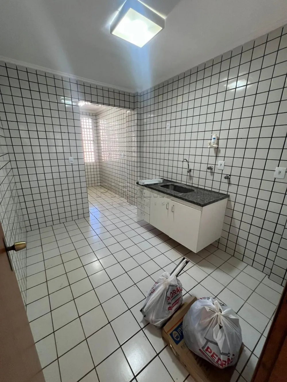 Alugar Apartamento / Padr&atilde;o em Ribeir&atilde;o Preto R$ 875,00 - Foto 15