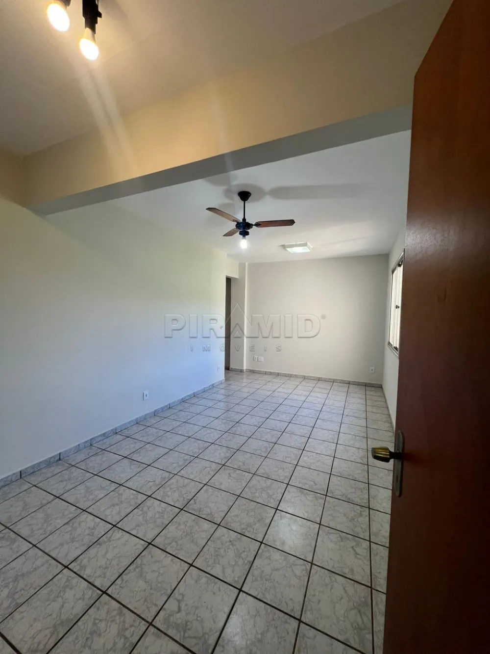 Alugar Apartamento / Padr&atilde;o em Ribeir&atilde;o Preto R$ 850,00 - Foto 2