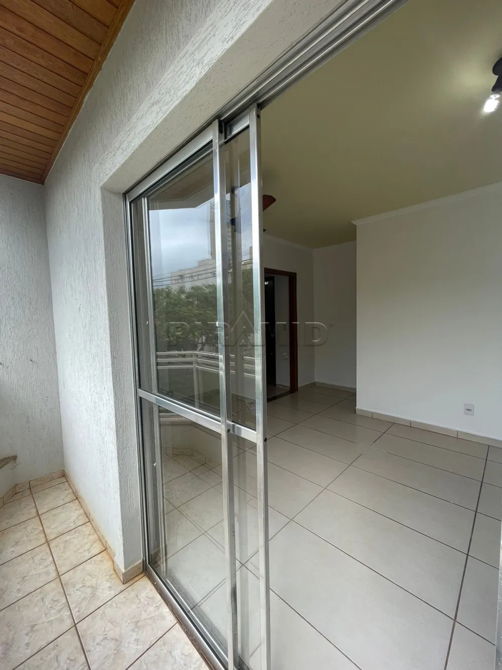 Alugar Apartamento / Padr&atilde;o em Ribeir&atilde;o Preto R$ 1.800,00 - Foto 8