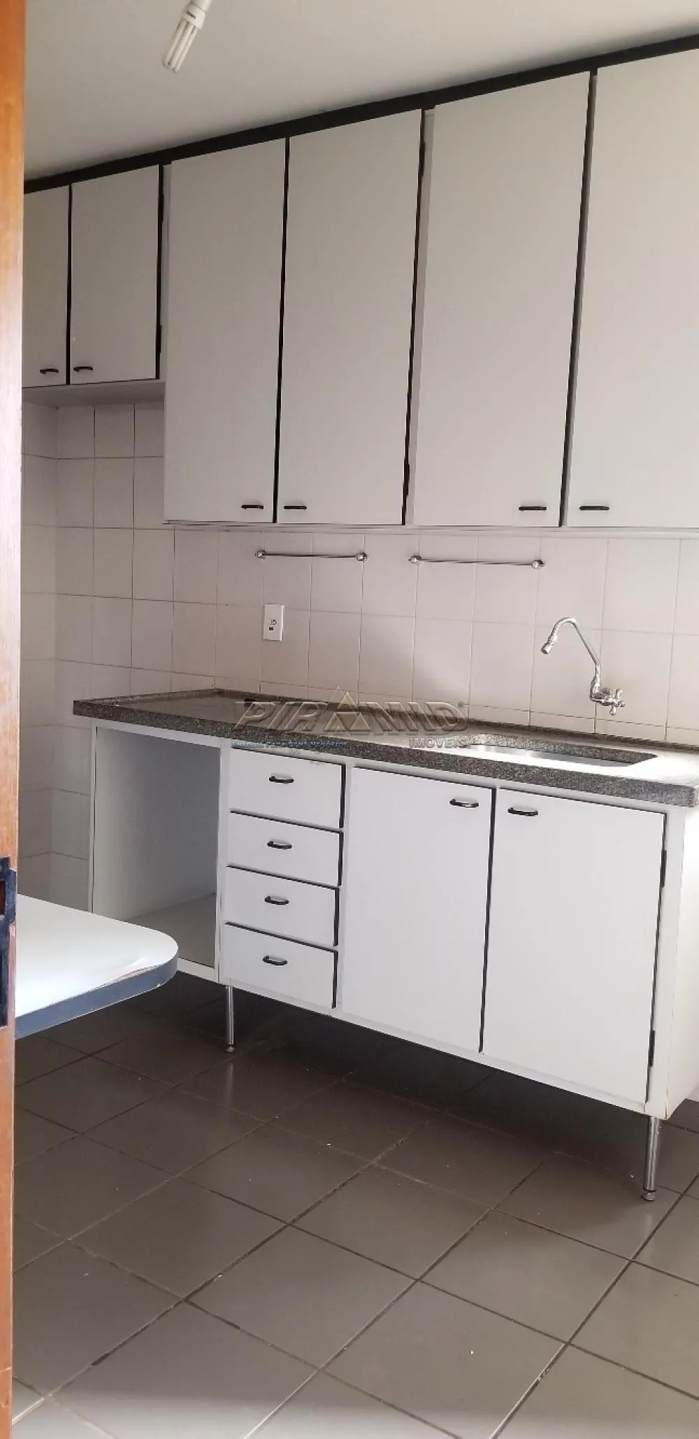 Alugar Apartamento / Padr&atilde;o em Ribeir&atilde;o Preto R$ 1.600,00 - Foto 14