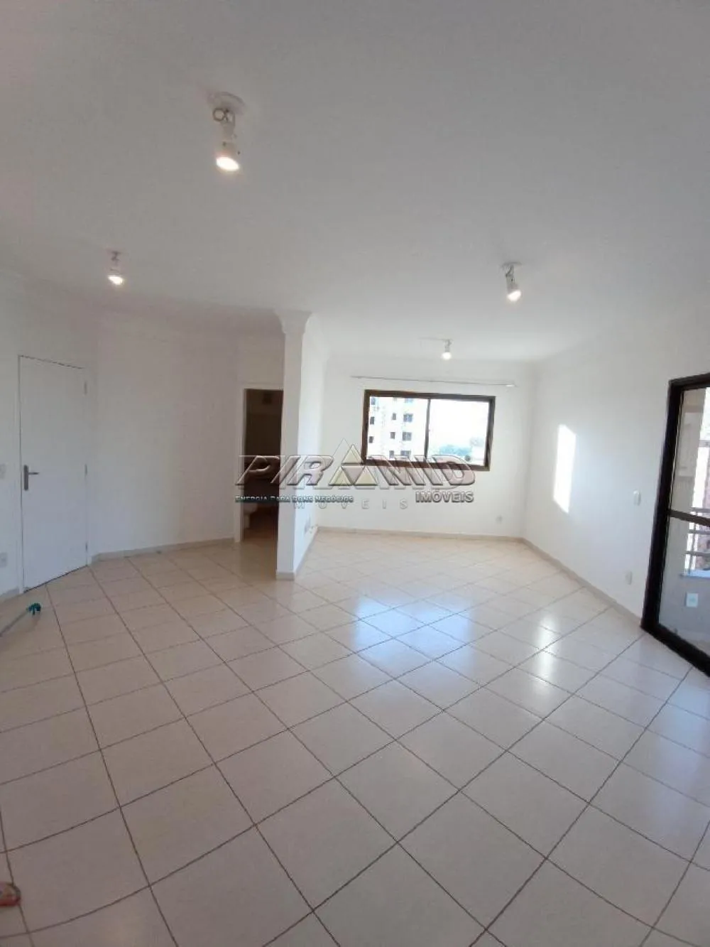 Alugar Apartamento / Padr&atilde;o em Ribeir&atilde;o Preto R$ 1.800,00 - Foto 1