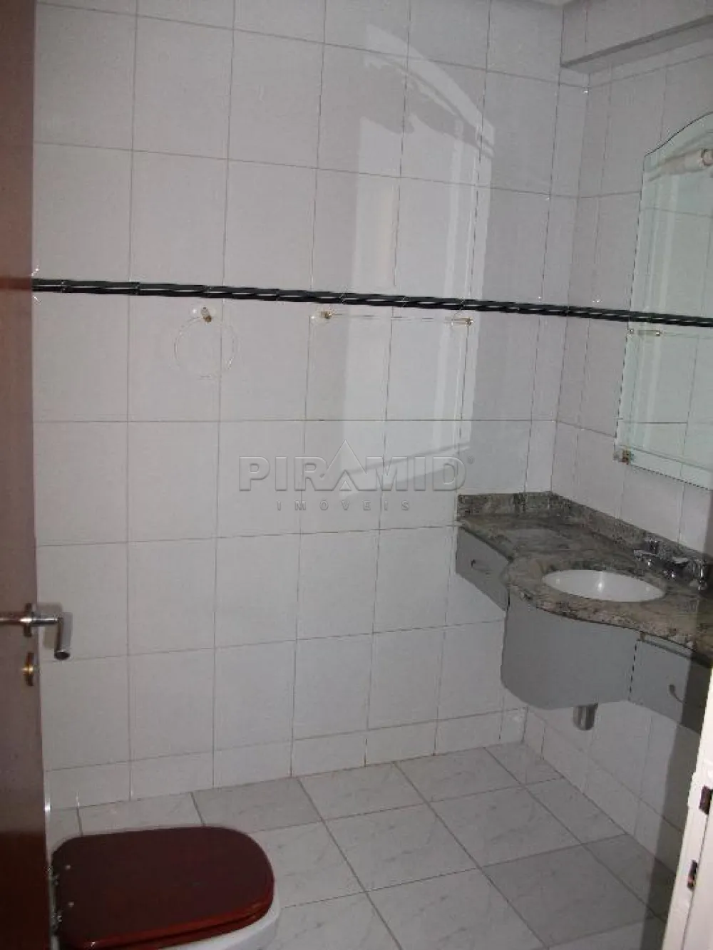 Alugar Apartamento / Padr&atilde;o em Ribeir&atilde;o Preto R$ 1.300,00 - Foto 4