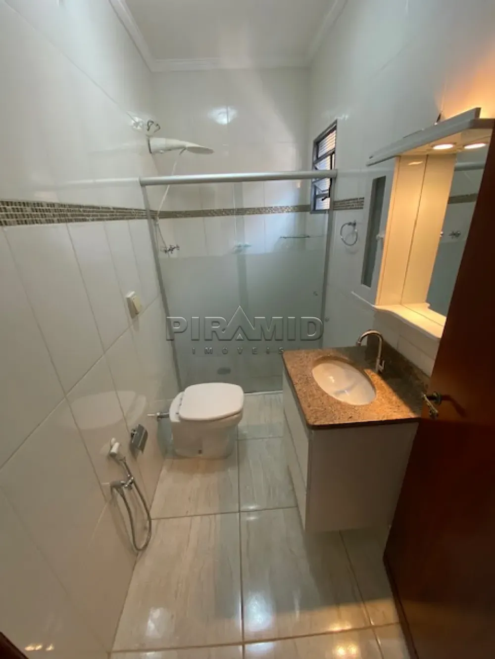 Alugar Casa / Padr&atilde;o em Ribeir&atilde;o Preto R$ 1.900,00 - Foto 3