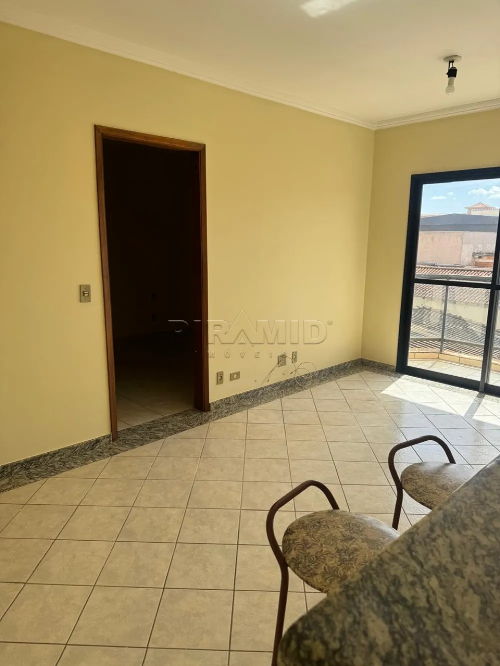 Alugar Apartamento / Padr&atilde;o em Ribeir&atilde;o Preto R$ 1.300,00 - Foto 2
