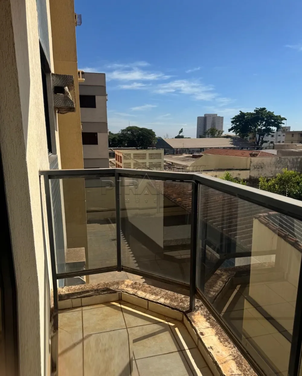 Alugar Apartamento / Padr&atilde;o em Ribeir&atilde;o Preto R$ 1.300,00 - Foto 4