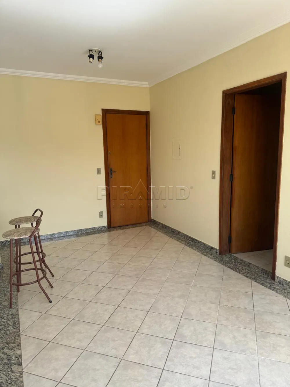 Alugar Apartamento / Padr&atilde;o em Ribeir&atilde;o Preto R$ 1.300,00 - Foto 5