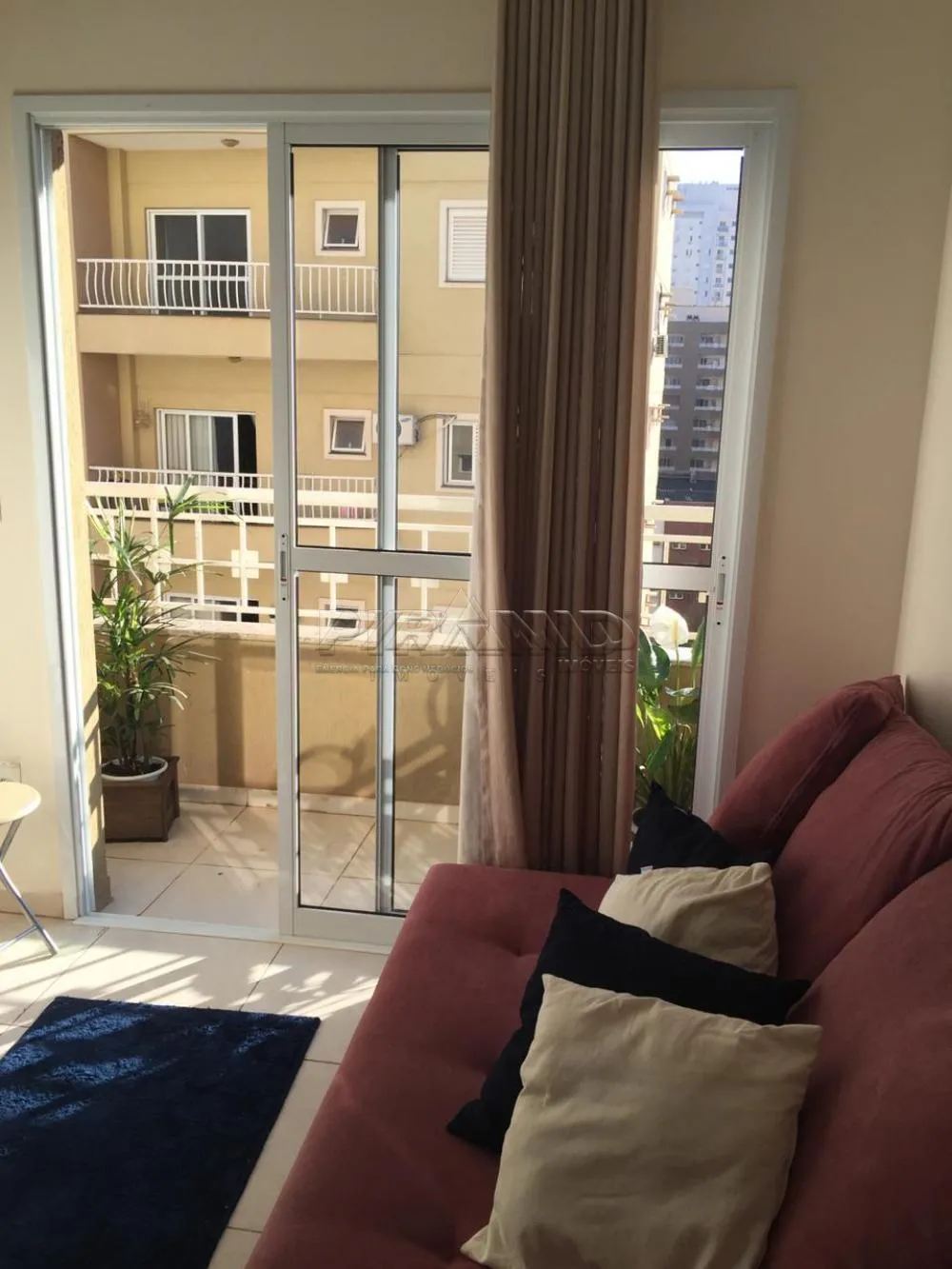 Alugar Apartamento / Padr&atilde;o em Ribeir&atilde;o Preto R$ 1.100,00 - Foto 2