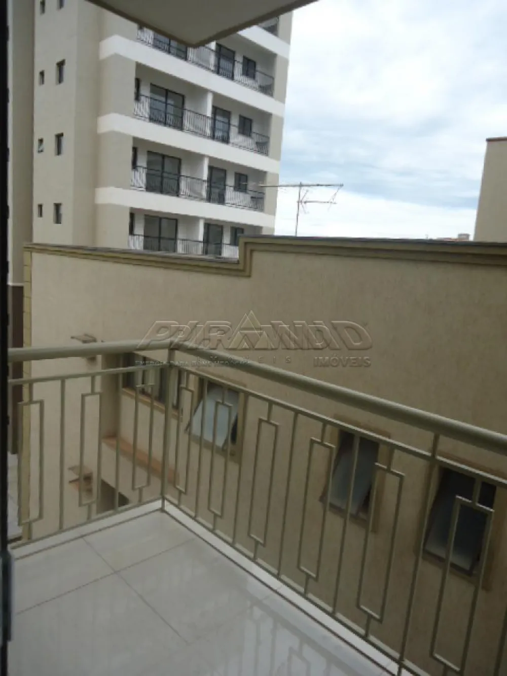 Alugar Apartamento / Padr&atilde;o em Ribeir&atilde;o Preto R$ 1.600,00 - Foto 3