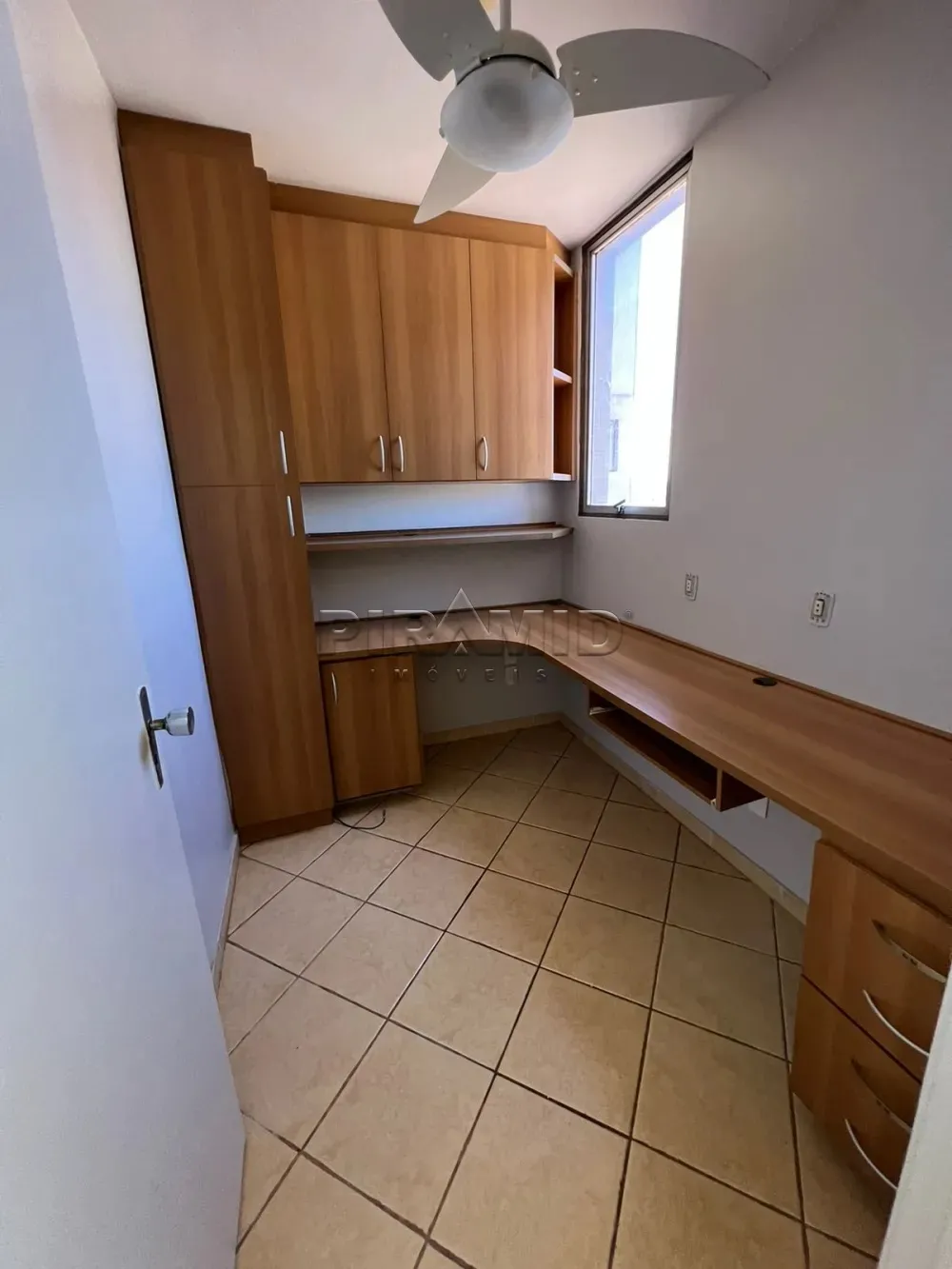 Alugar Apartamento / Padr&atilde;o em Ribeir&atilde;o Preto R$ 1.700,00 - Foto 6