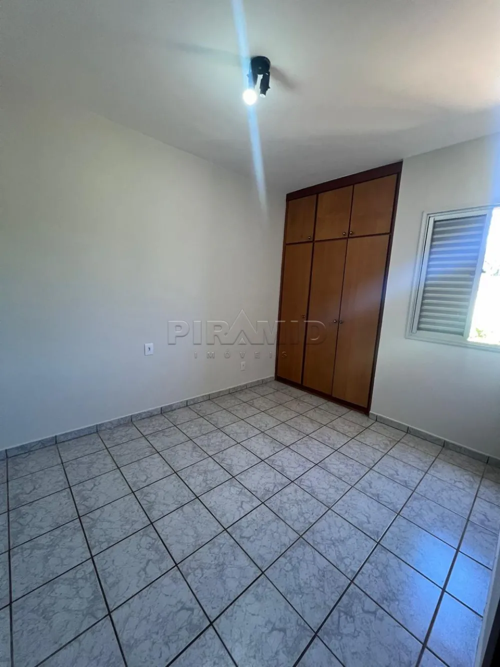 Alugar Apartamento / Padr&atilde;o em Ribeir&atilde;o Preto R$ 900,00 - Foto 10