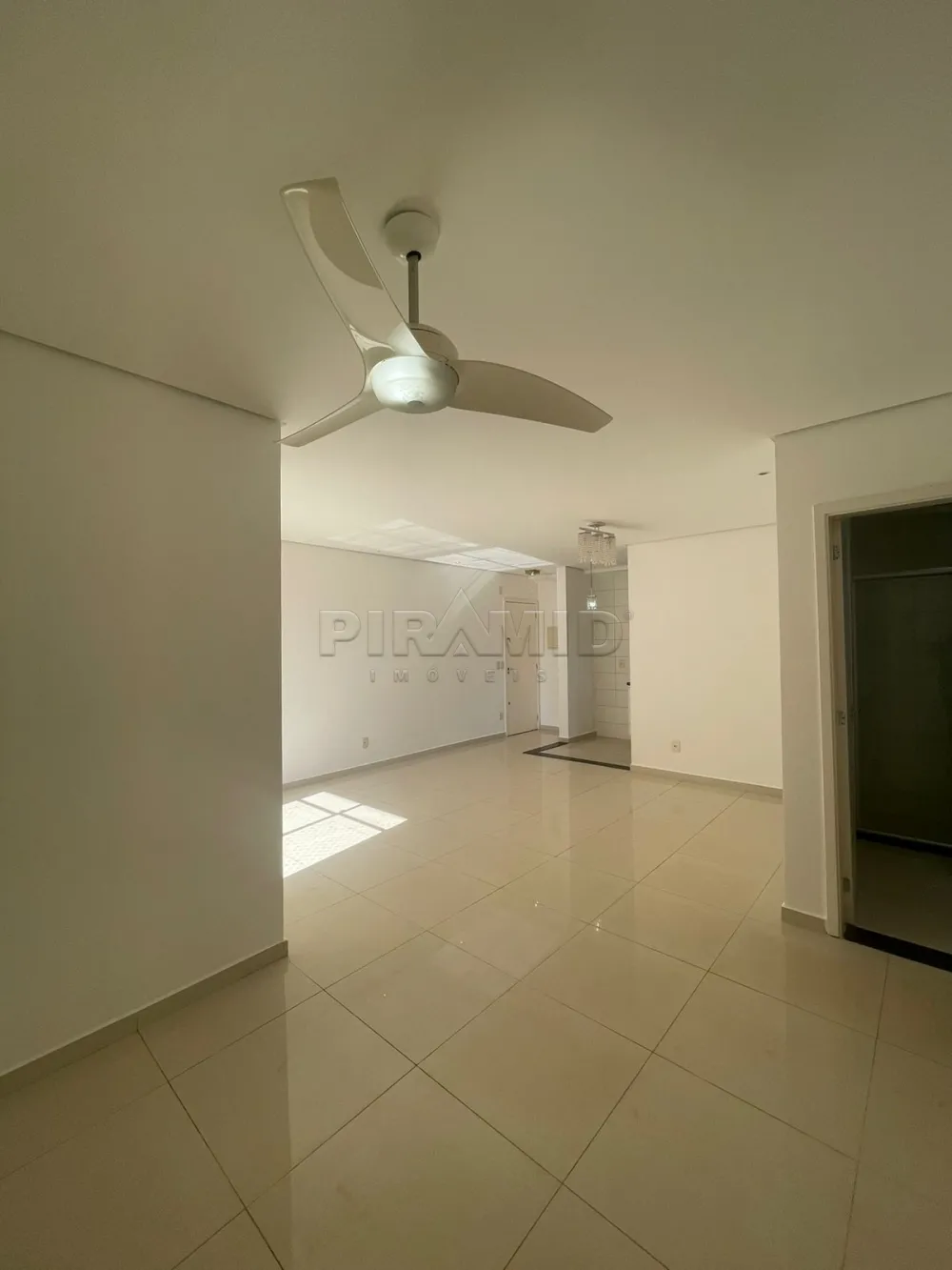 Alugar Apartamento / Padr&atilde;o em Ribeir&atilde;o Preto R$ 1.800,00 - Foto 4