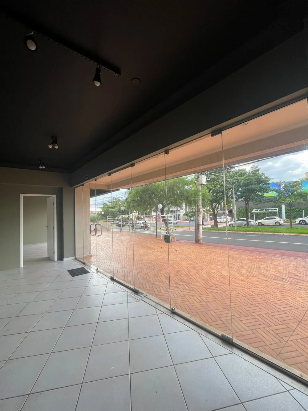Alugar Comercial / Sal&atilde;o em Ribeir&atilde;o Preto R$ 2.800,00 - Foto 17