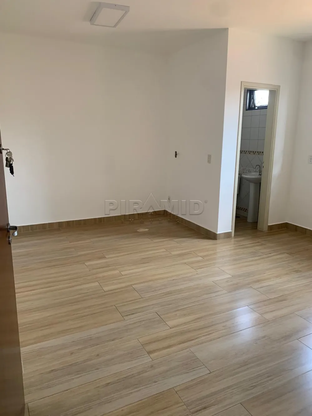 Alugar Comercial / Sala em Ribeir&atilde;o Preto R$ 1.200,00 - Foto 1