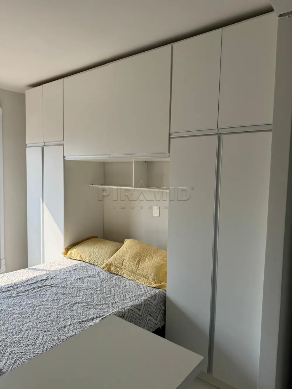 Alugar Apartamento / Padr&atilde;o em Ribeir&atilde;o Preto R$ 1.500,00 - Foto 2