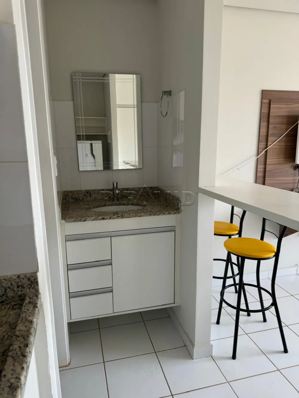 Alugar Apartamento / Padr&atilde;o em Ribeir&atilde;o Preto R$ 1.500,00 - Foto 4