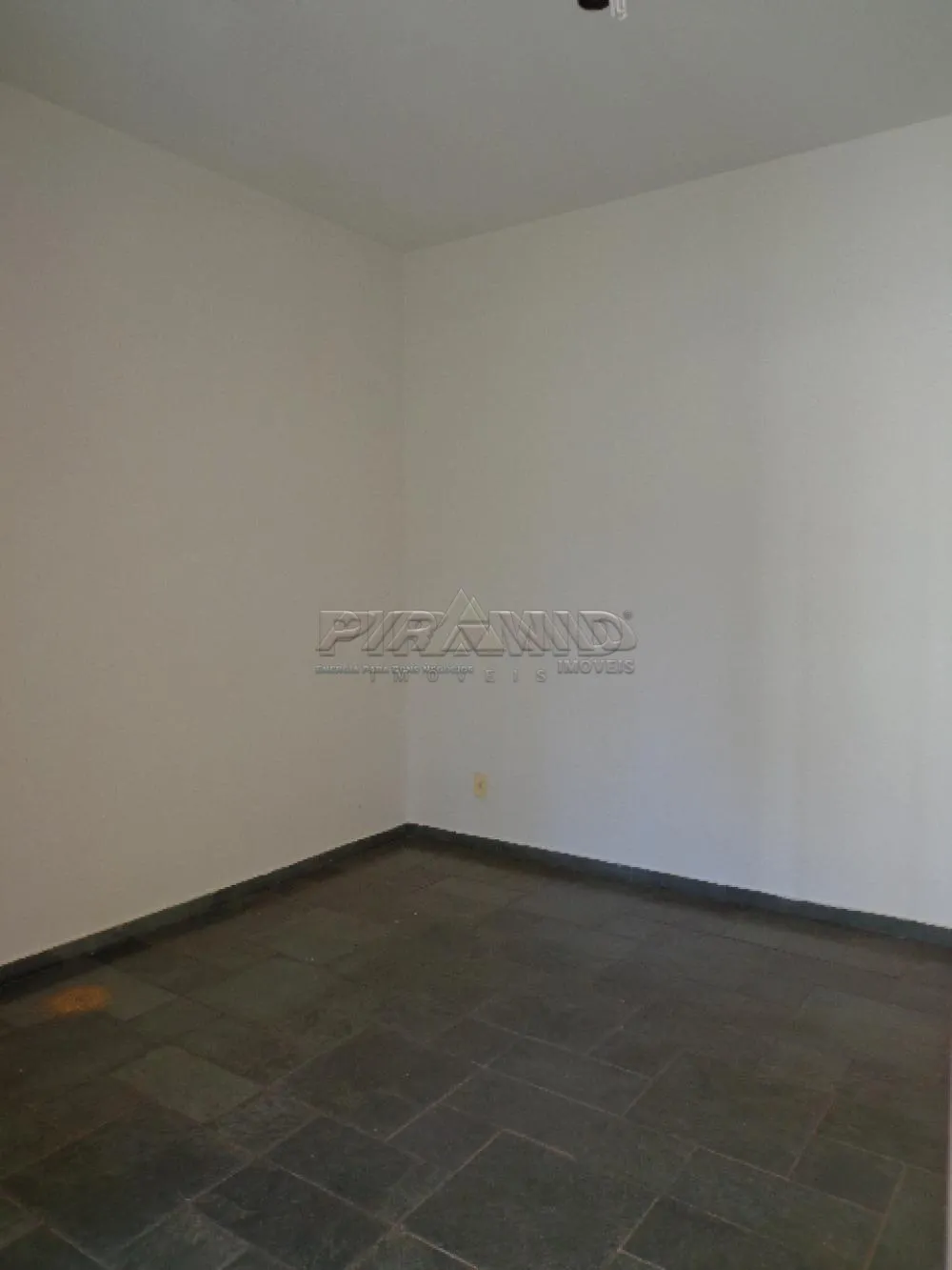 Alugar Apartamento / Padr&atilde;o em Ribeir&atilde;o Preto R$ 1.180,00 - Foto 4