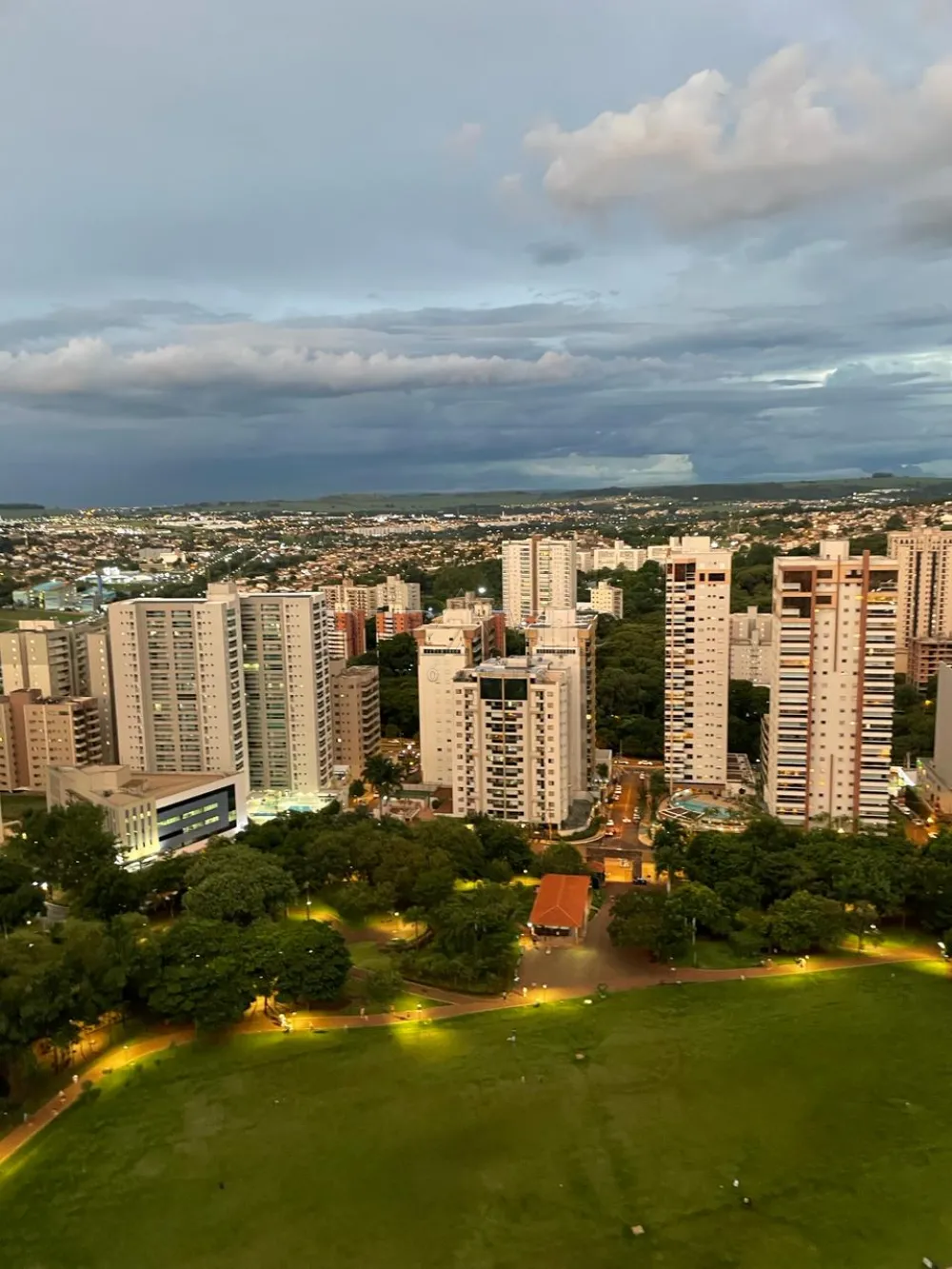 Alugar Apartamento / Padr&atilde;o em Ribeir&atilde;o Preto R$ 6.300,00 - Foto 5
