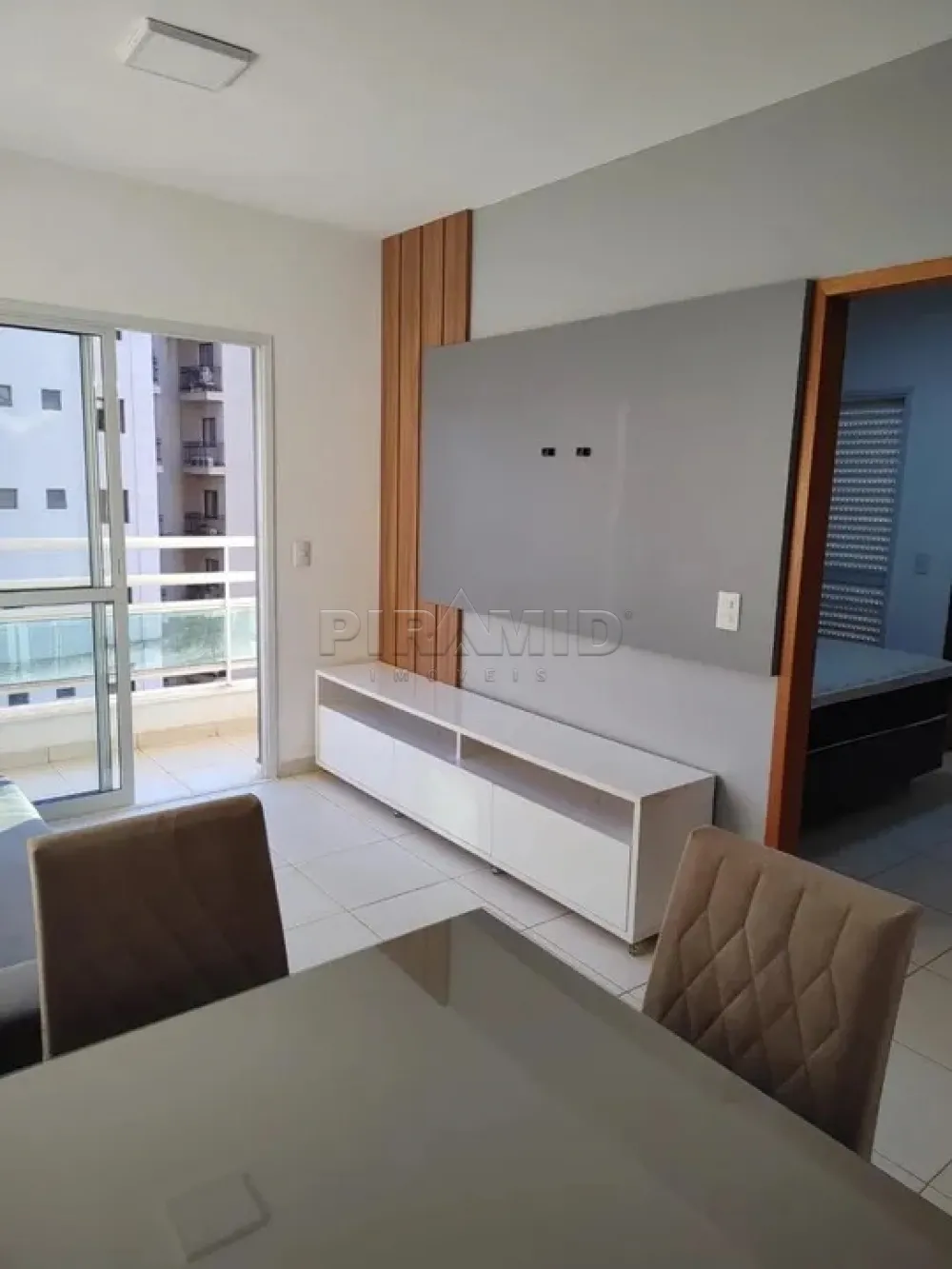 Alugar Apartamento / Padr&atilde;o em Ribeir&atilde;o Preto R$ 1.950,00 - Foto 1