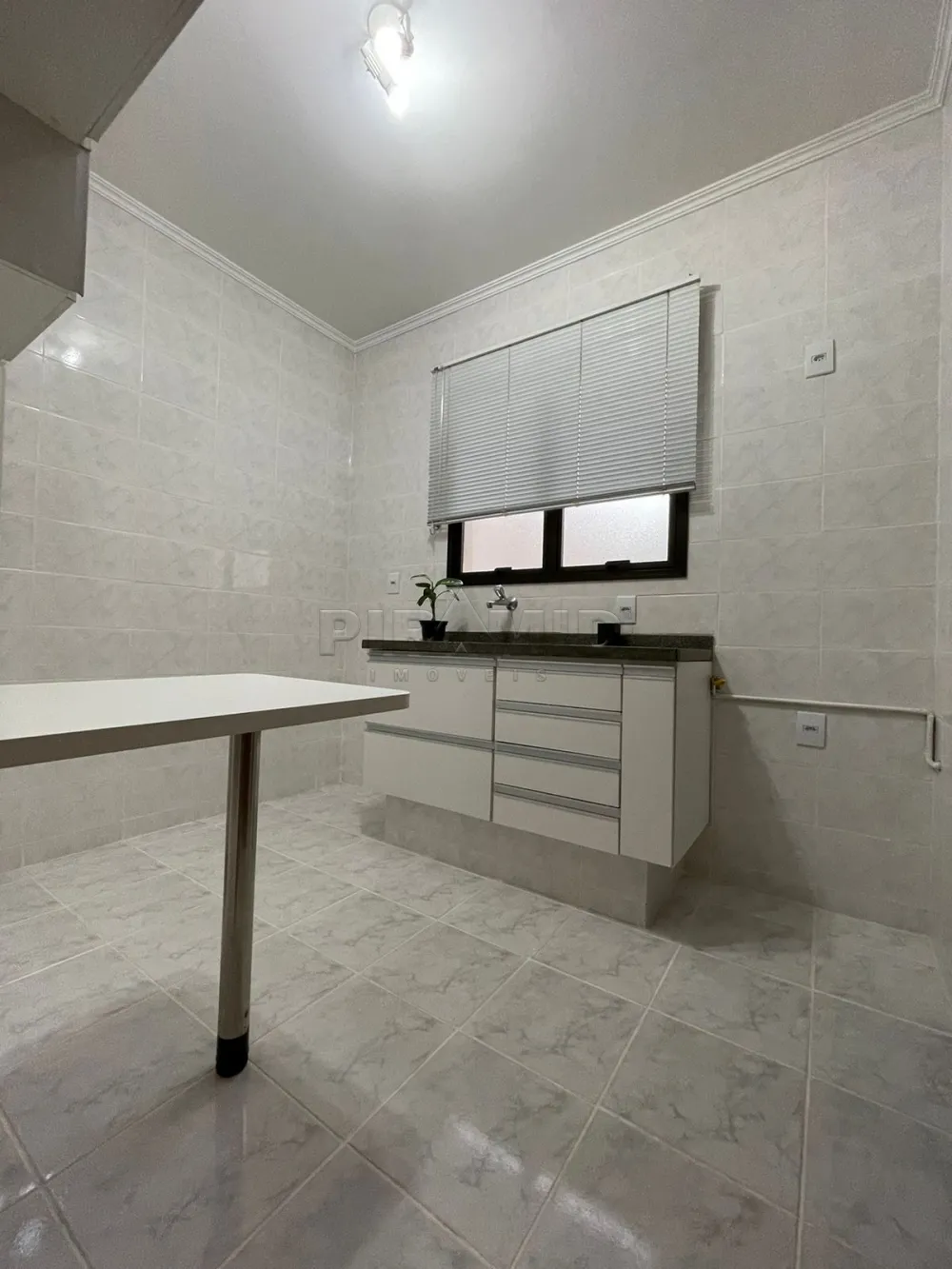 Alugar Apartamento / Padr&atilde;o em Ribeir&atilde;o Preto R$ 1.650,00 - Foto 15