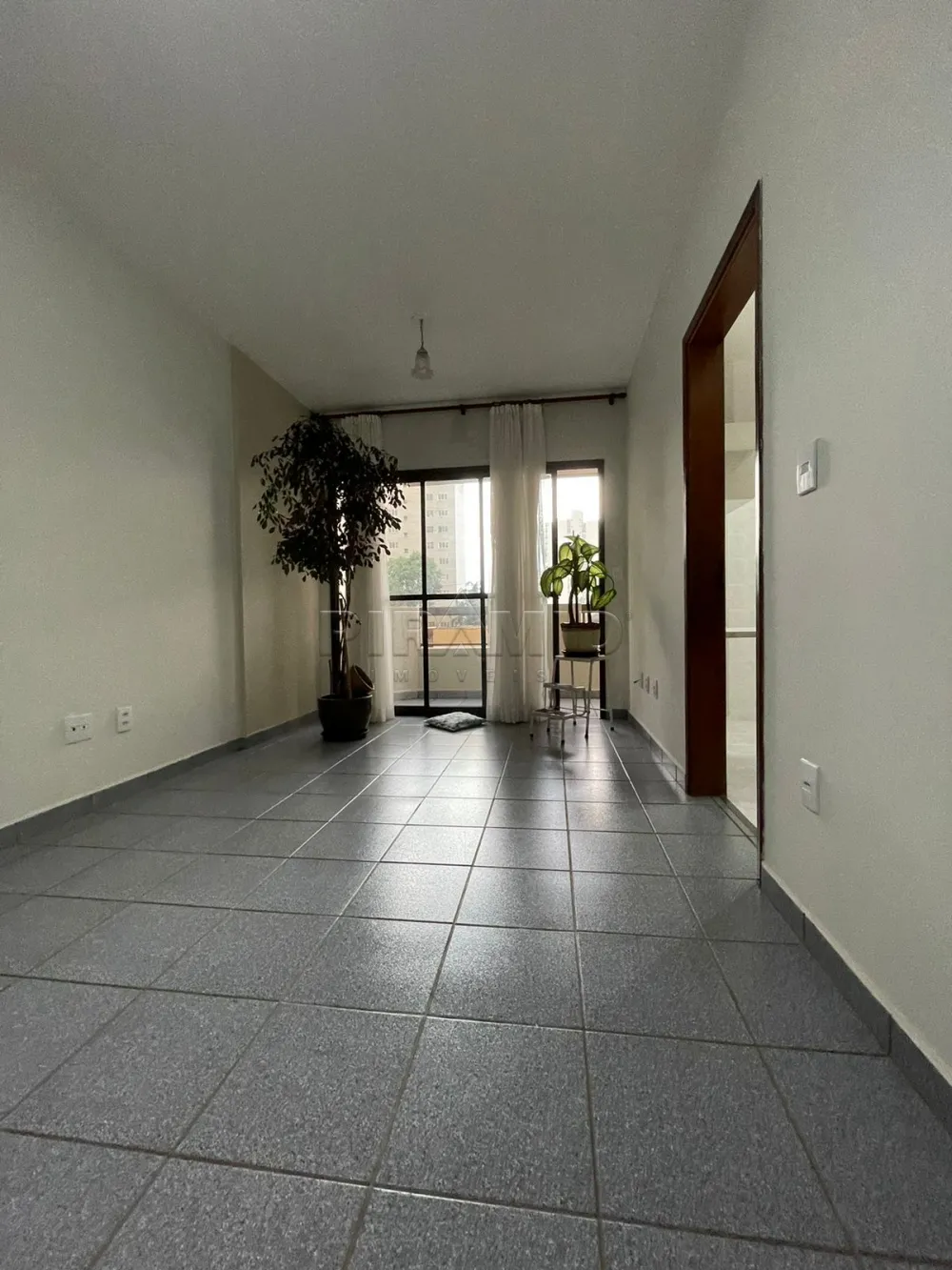 Alugar Apartamento / Padr&atilde;o em Ribeir&atilde;o Preto R$ 1.650,00 - Foto 1