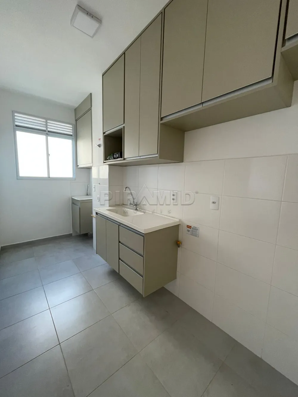 Alugar Apartamento / Padr&atilde;o em Ribeir&atilde;o Preto R$ 1.450,00 - Foto 3