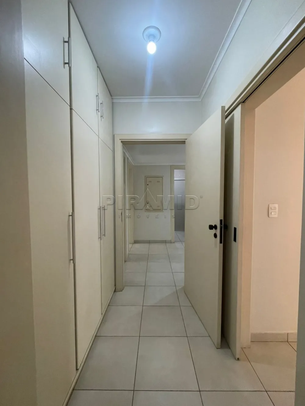 Alugar Apartamento / Padr&atilde;o em Ribeir&atilde;o Preto R$ 1.700,00 - Foto 17