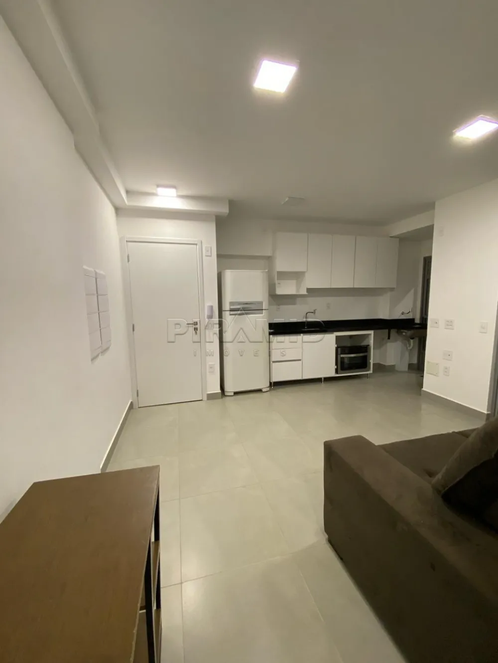 Alugar Apartamento / Padr&atilde;o em Ribeir&atilde;o Preto R$ 3.430,00 - Foto 2