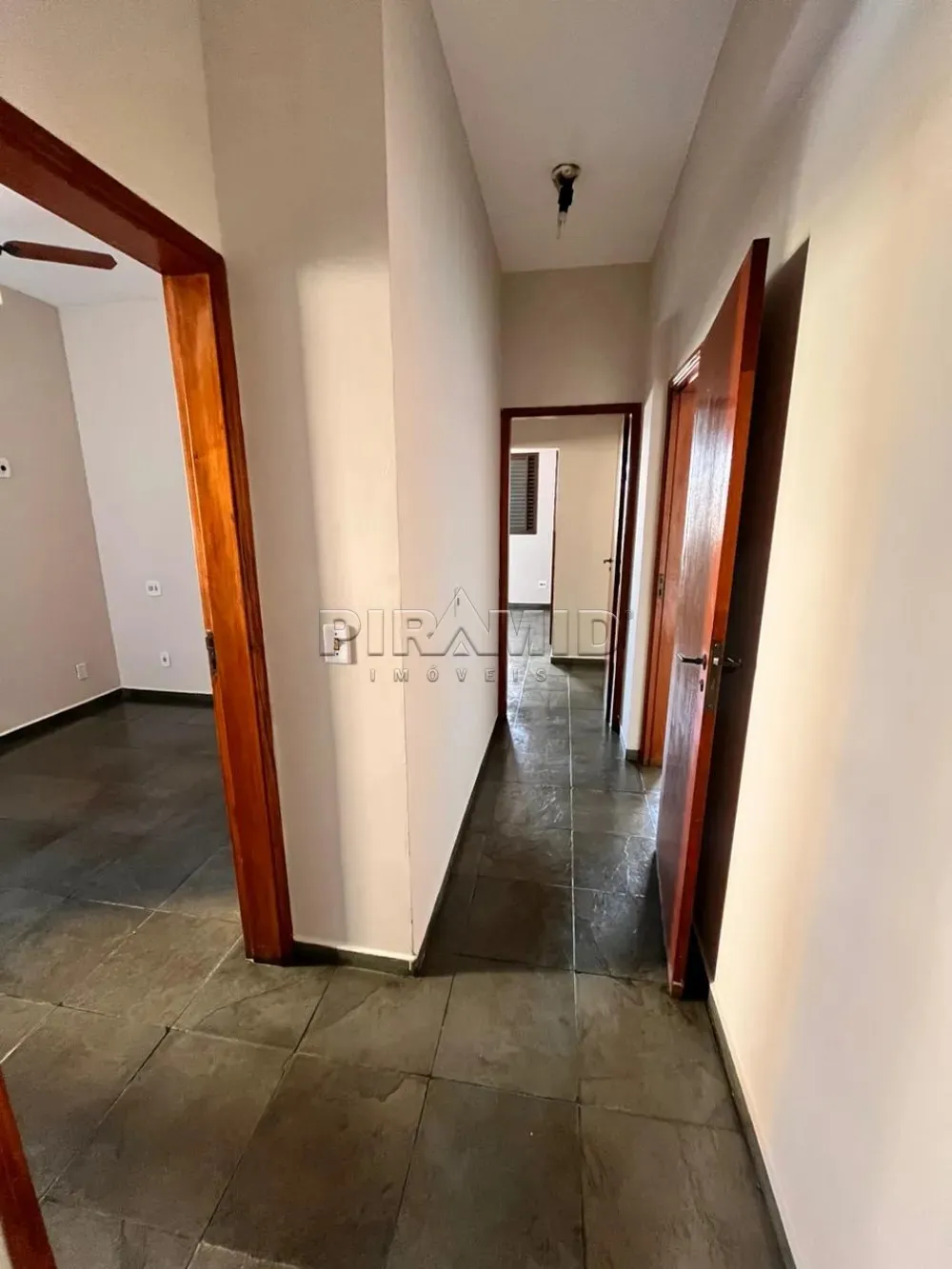 Alugar Apartamento / Padr&atilde;o em Ribeir&atilde;o Preto R$ 1.700,00 - Foto 4