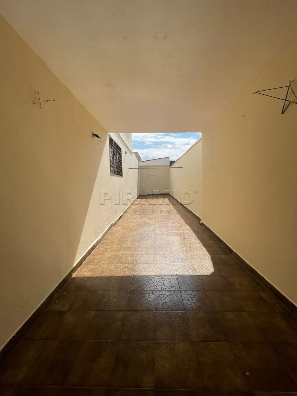 Alugar Casa / Padr&atilde;o em Ribeir&atilde;o Preto R$ 1.900,00 - Foto 1