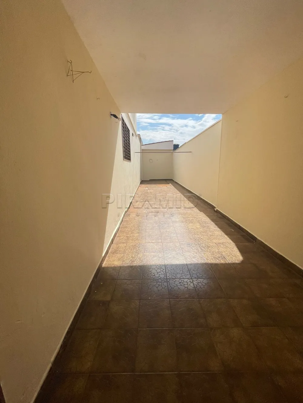Alugar Casa / Padr&atilde;o em Ribeir&atilde;o Preto R$ 1.900,00 - Foto 3