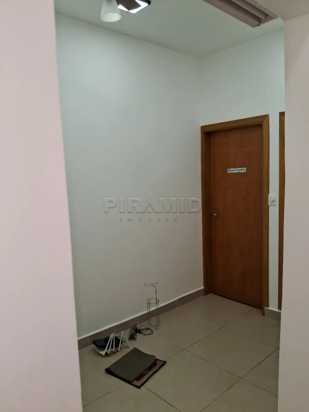 Alugar Comercial / Sal&atilde;o em Ribeir&atilde;o Preto R$ 2.800,00 - Foto 8