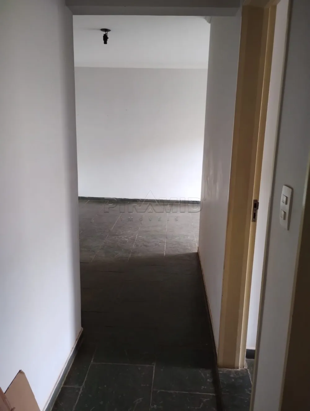 Alugar Apartamento / Padr&atilde;o em Ribeir&atilde;o Preto R$ 1.500,00 - Foto 4