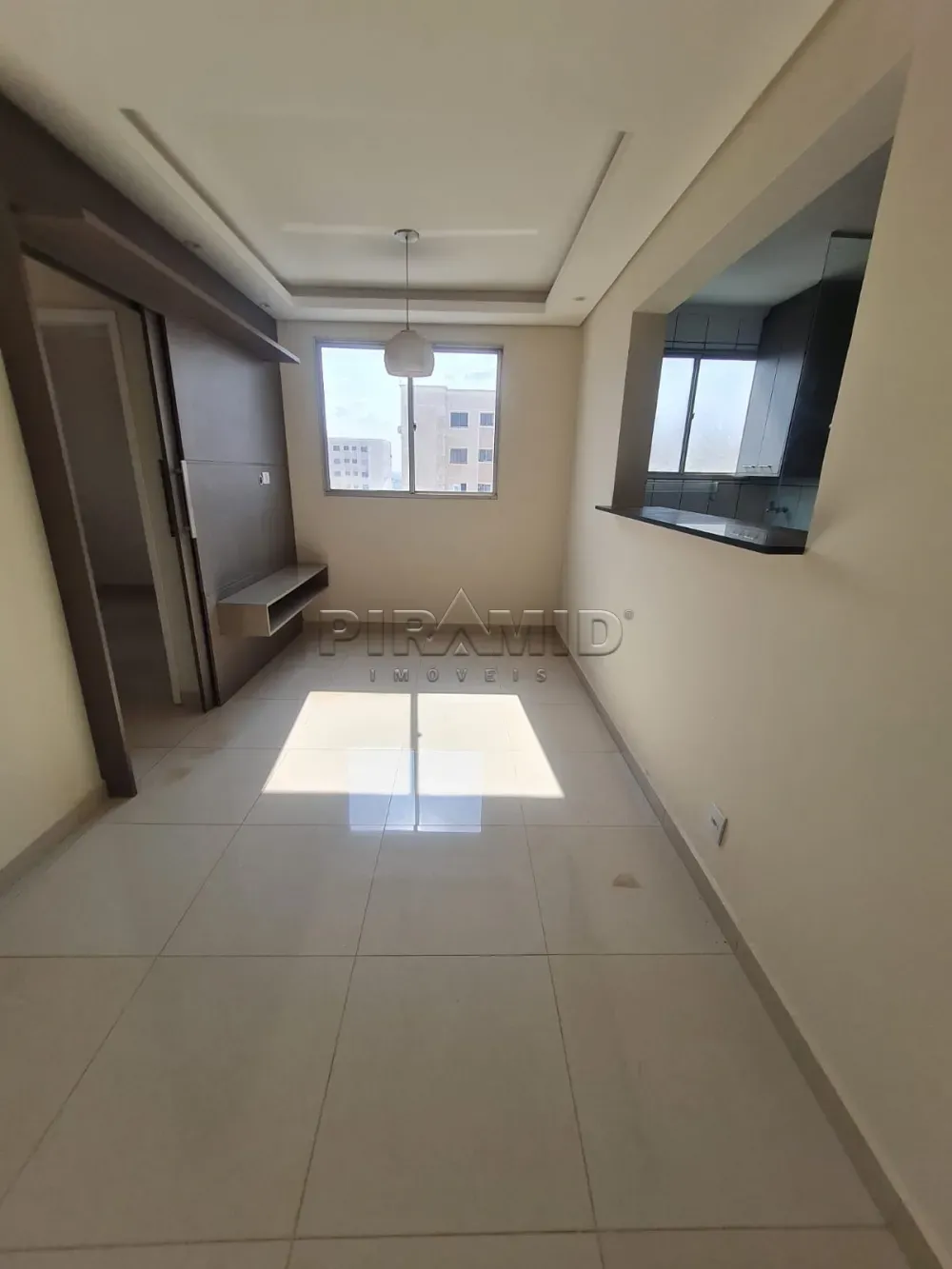 Alugar Apartamento / Padr&atilde;o em Ribeir&atilde;o Preto R$ 1.500,00 - Foto 2