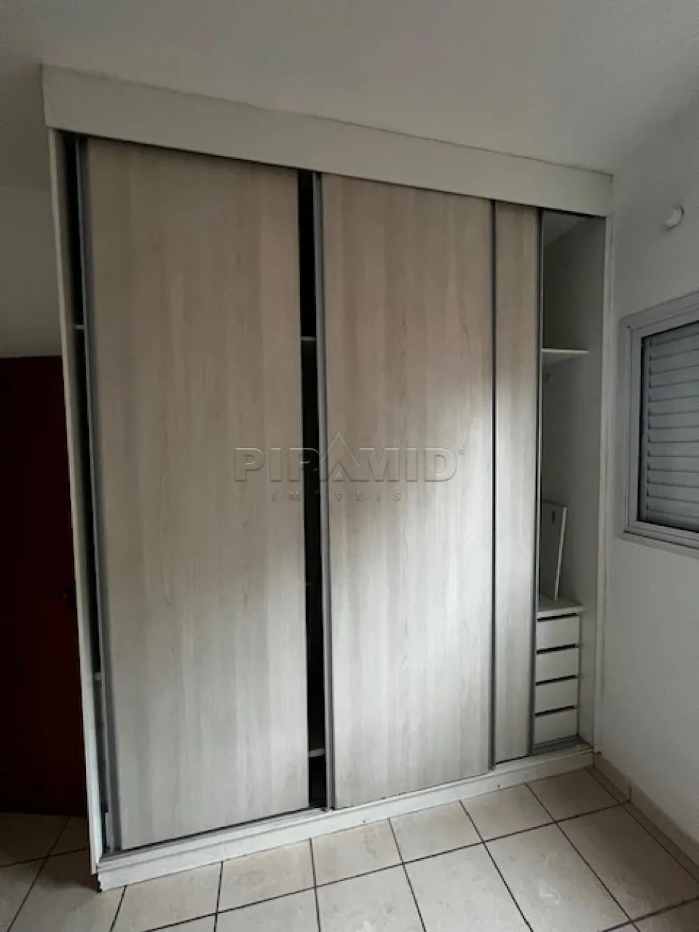 Alugar Apartamento / Padr&atilde;o em Ribeir&atilde;o Preto R$ 1.000,00 - Foto 4